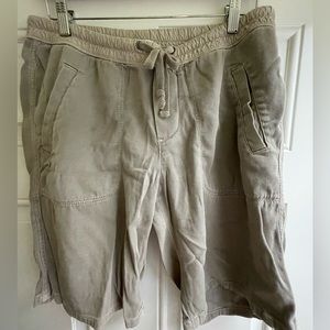 James Perse shorts, drawstring. Khaki color size 3
